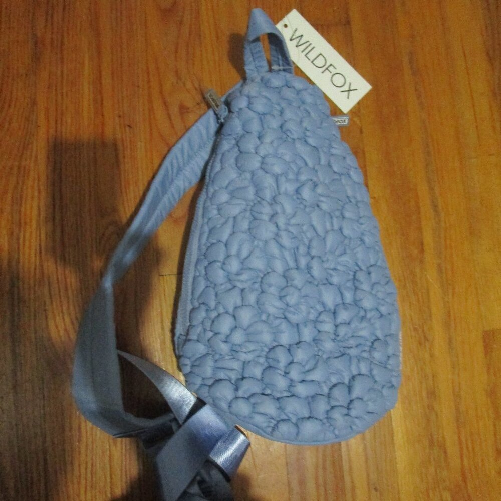 WILDFOX Blue Cloud Quilted Sling Pack flower flower puffer NWT backpack